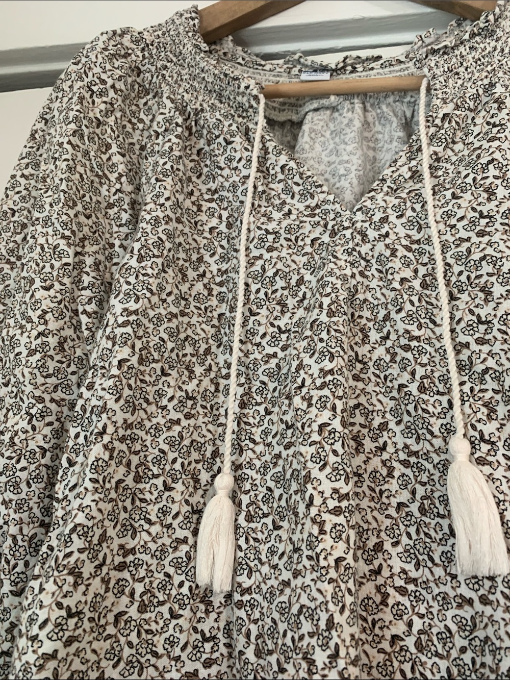 Old Navy Linen Blend Beige Floral Peasant Blouse with Tassel Tie - Picture 3 of 6